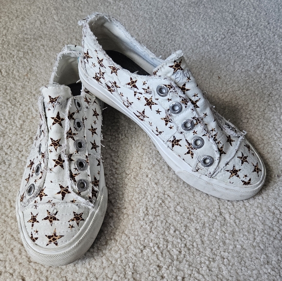 Blowfish Malibu Play City Kity Wonder Star Canvas Slip-On Pre-Distressed Sneaker - Picture 1 of 9